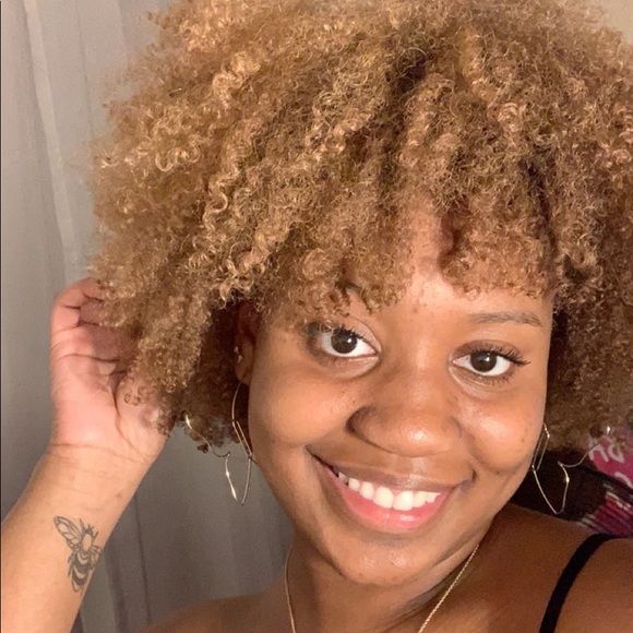 Meet your Posher, Mariah - Picture 2 of 4